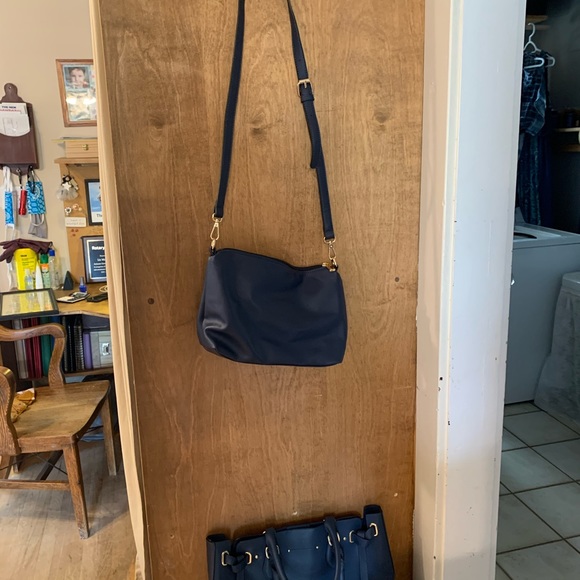 Gorgeous navy satchel style handbag with crossover - Picture 3 of 4